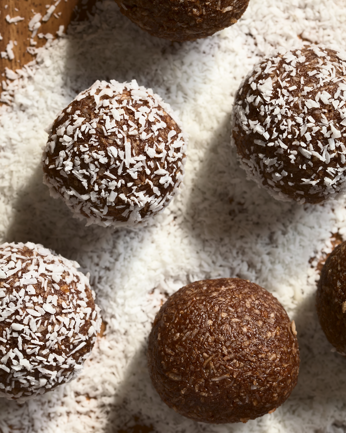 DATES & PEANUT BUTTER BALLS