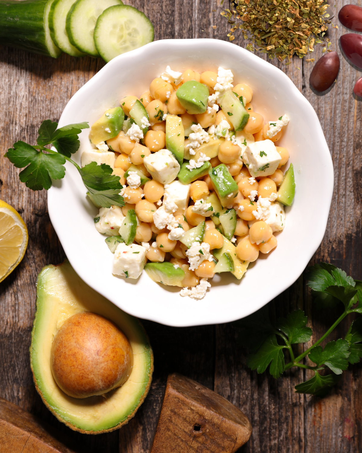 MEDITERRANEAN GUACAMOLE & PITA CHIPS