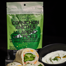 Charger l&#39;image dans la galerie, ASSAISONNEMENT ÉPICÉ CORNICHON ANETH &amp; JALAPEÑO 80 G (2,8 oz) SACHET